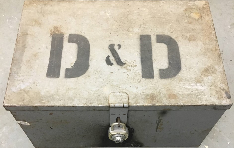 D  D box small